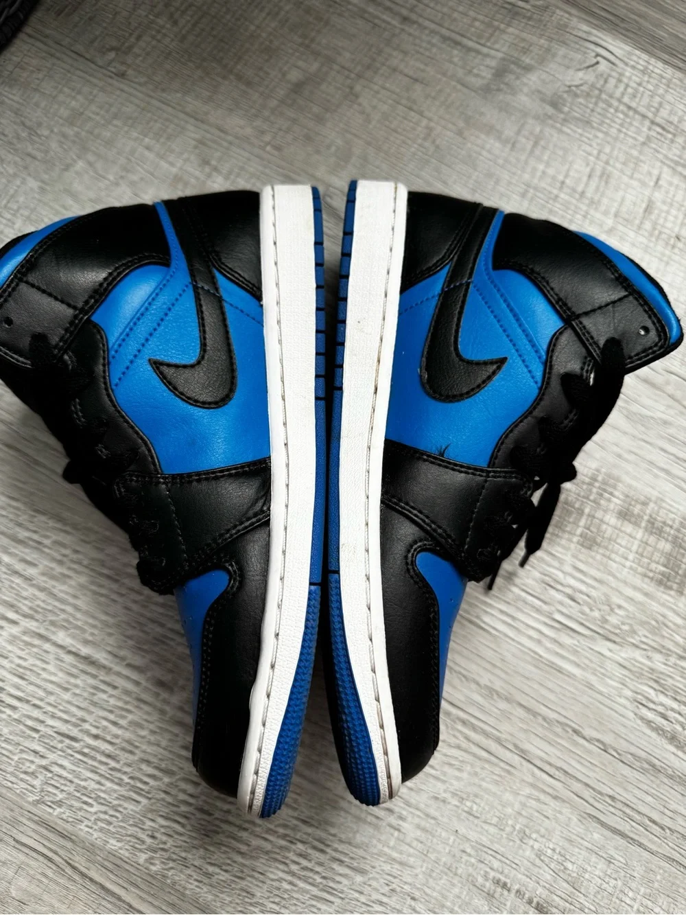 Jordan Low-Top Sneakers in Black and Blue